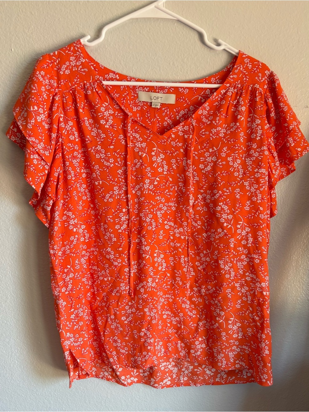 LOFT women’s sz M coral Orange red Floral V-Neck Tie-Front Blouse NWT top ruffle